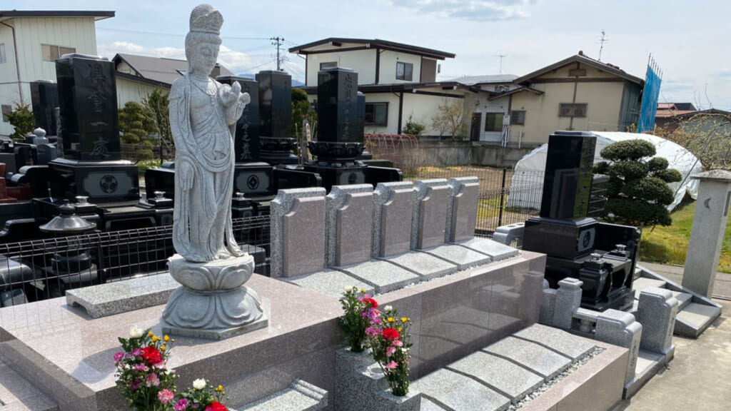 花と緑に囲まれたガーデニング墓地「和らぎ」が完成しました