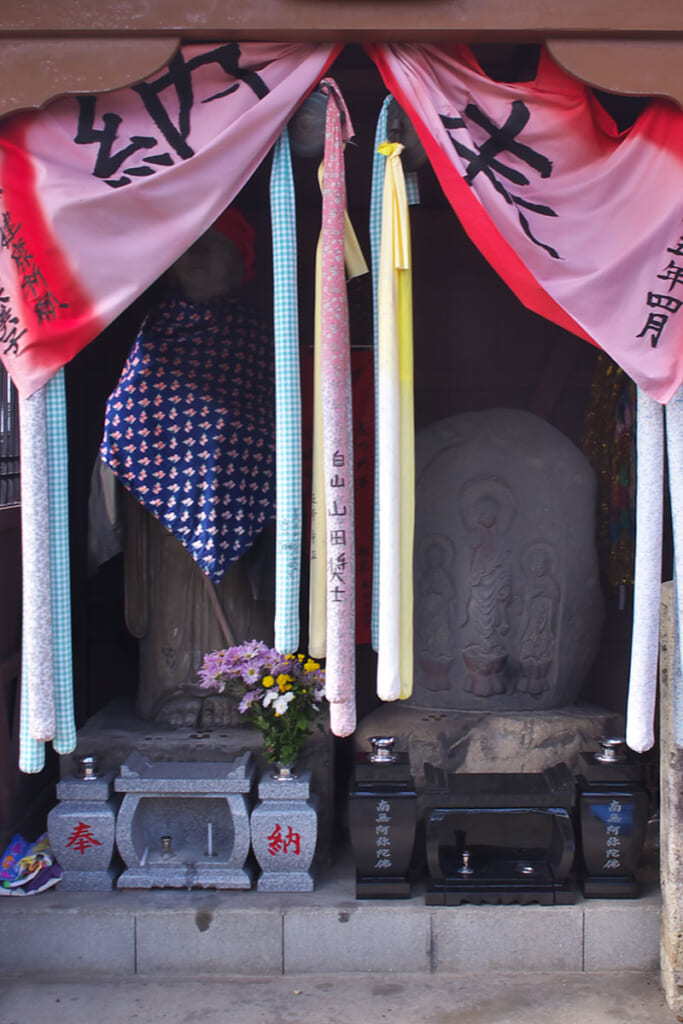 子育て・安産地蔵(山形百八地蔵尊三十三番霊場)